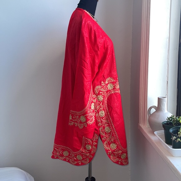Red embroidered kimono - Picture 4 of 8